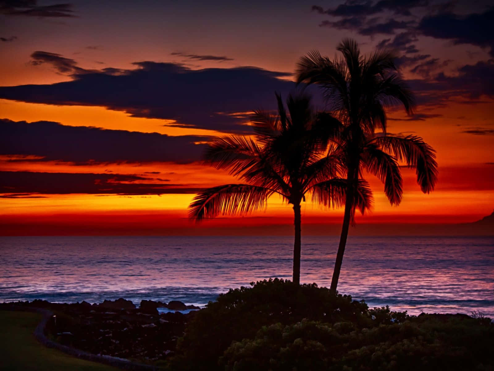 Witness A Magical Sunset Over Hawaii Background