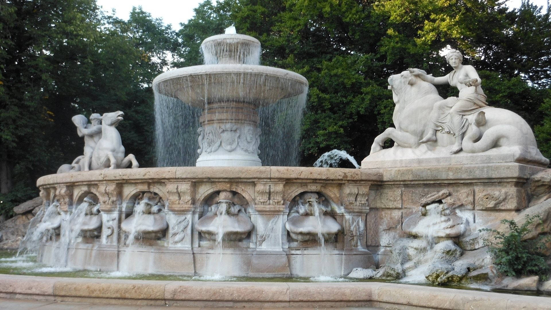 Wittelsbach Fountain Munich Background