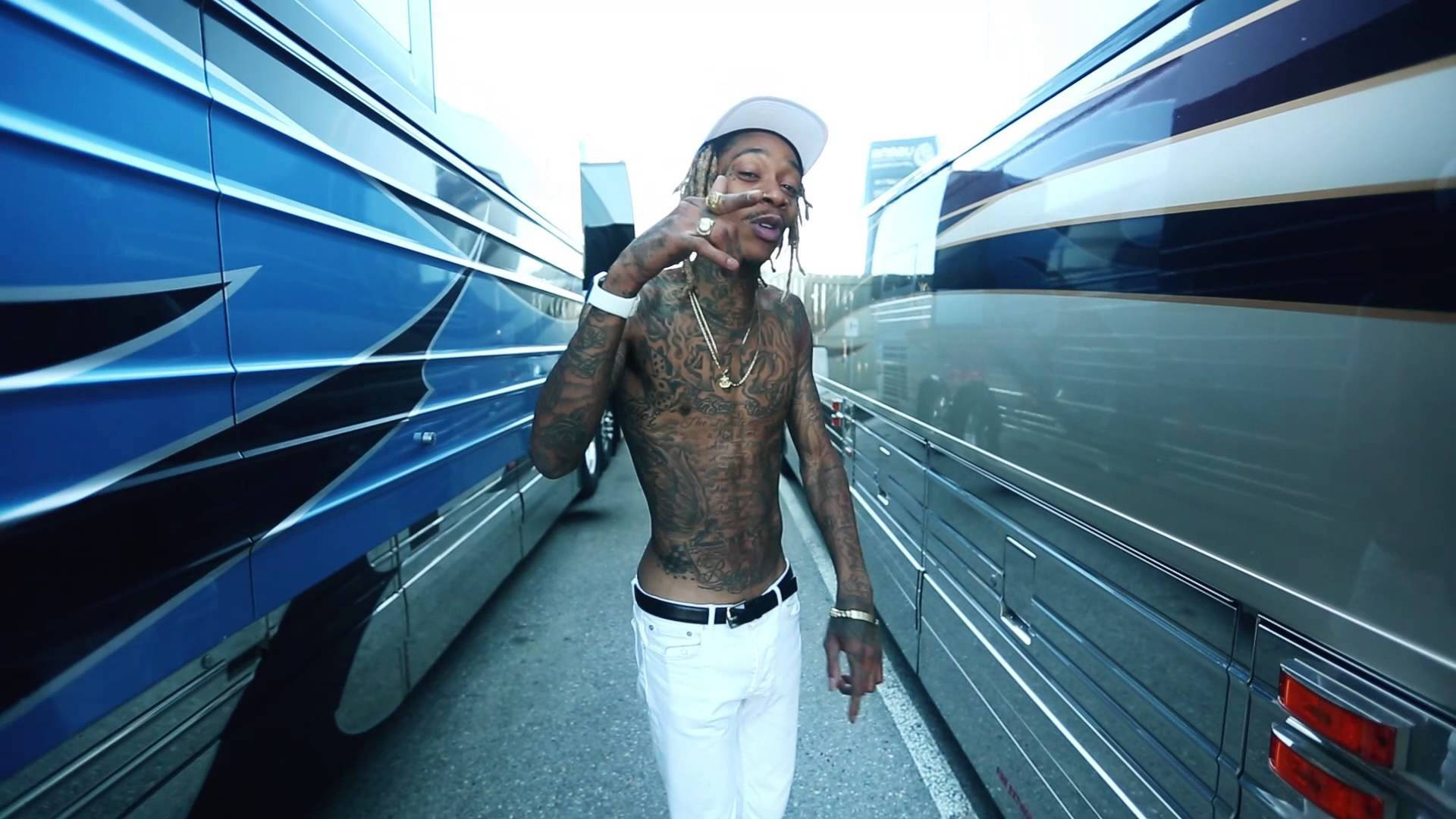 Wiz Khalifa Buses Background