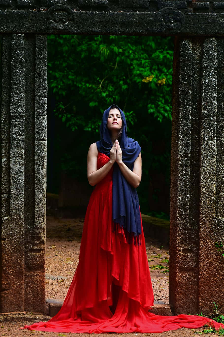 Woman Praying Under An Arch Background