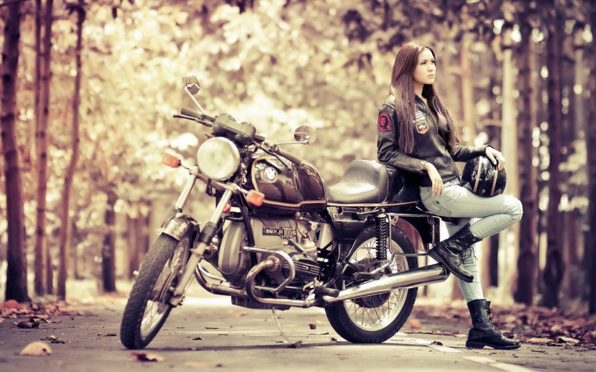 Woman With Motorcycle 2560x1600 Background