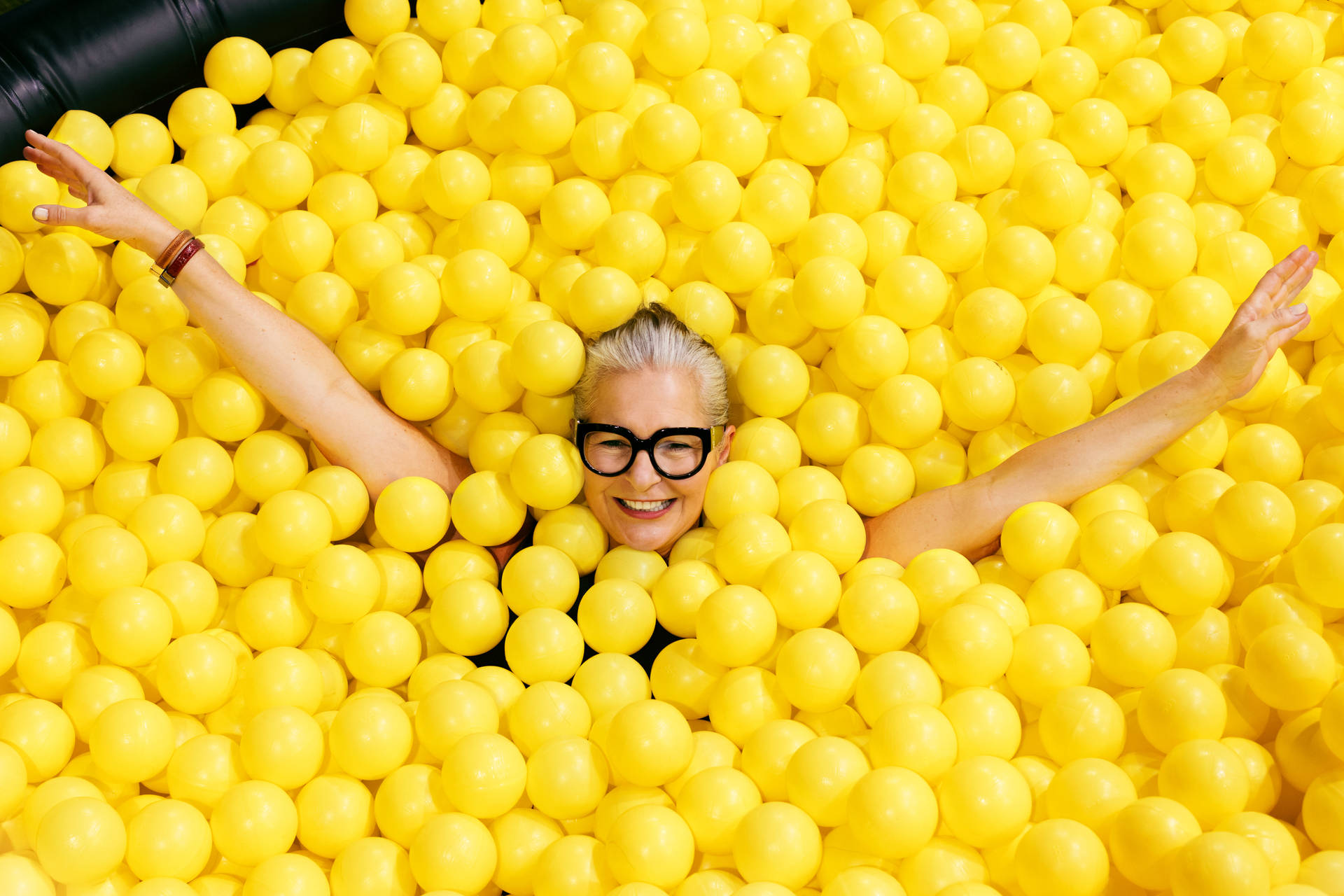Woman Yellow Balls Freedom Background