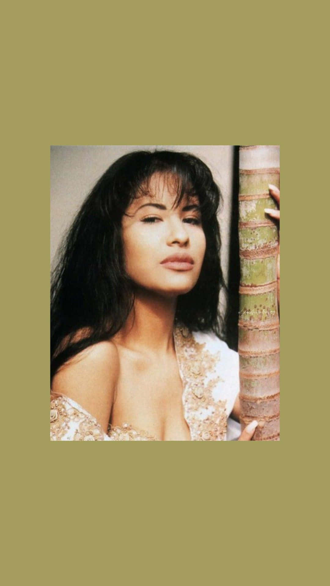 Women Empowerment With Selena Quintanilla's Iconic Image On Your Iphone Background