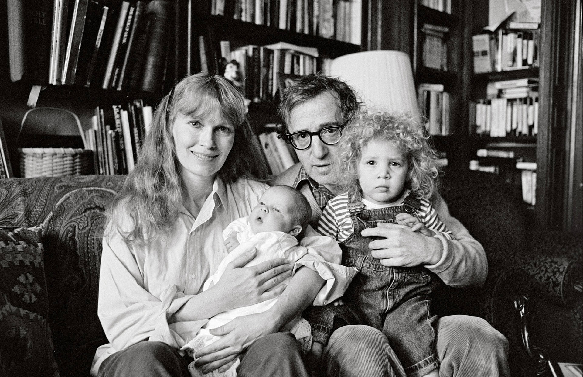 Woody Allen With Partner Mia Farrow And Children Background