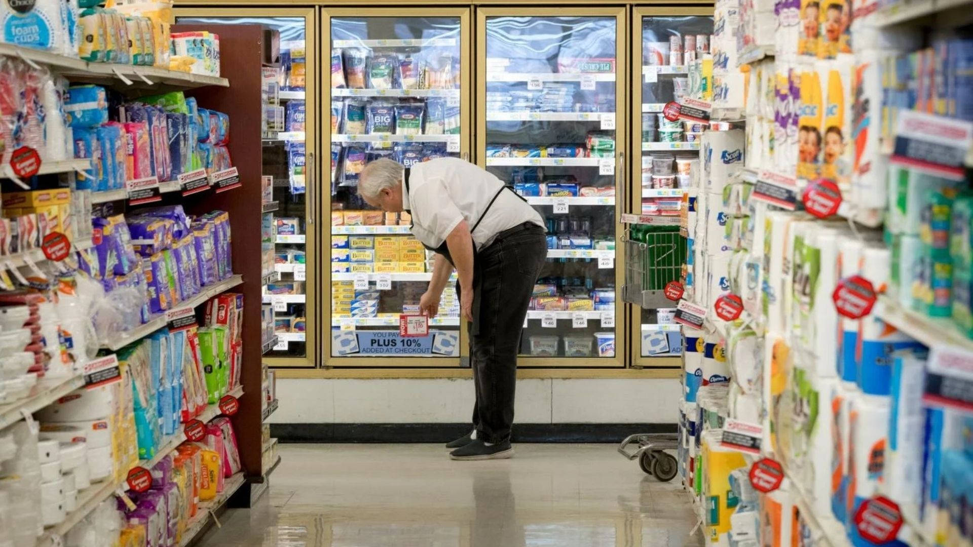 Working Man In The Grocery Store Background