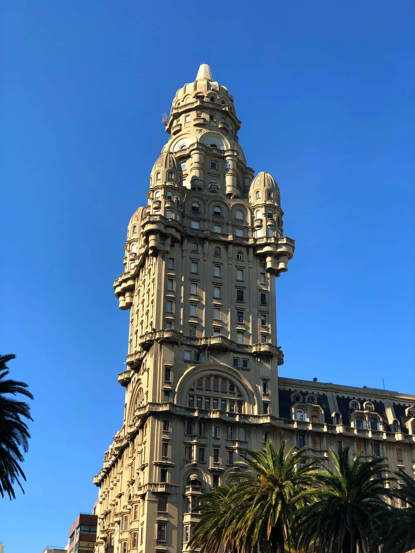 Worm's-eye View Of Palacio Salvo