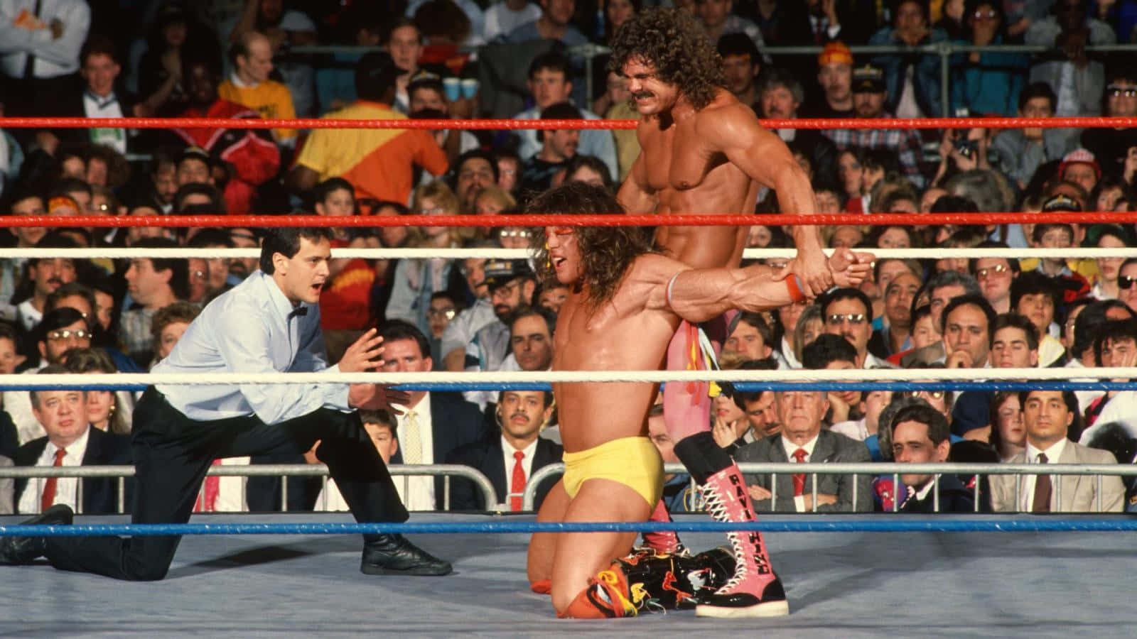 Wwe Legend Rick Rude Exhibits His Charismatic Persona At Wrestlemania V. Background