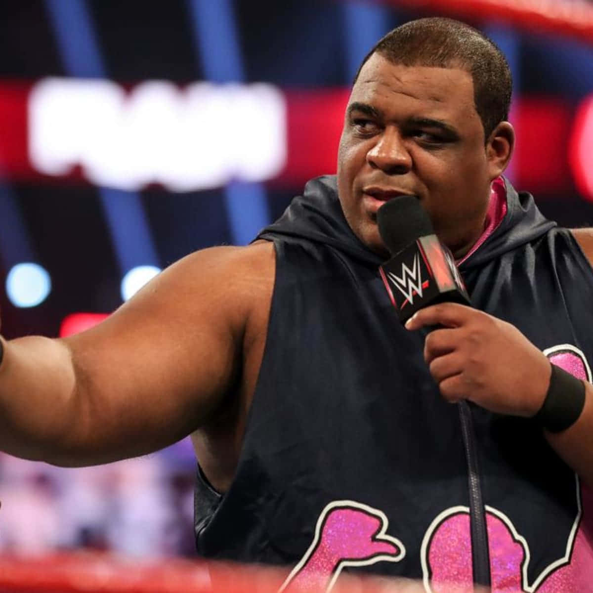 Wwe Superstar Keith Lee Reacting To A Fan's Cheer Background