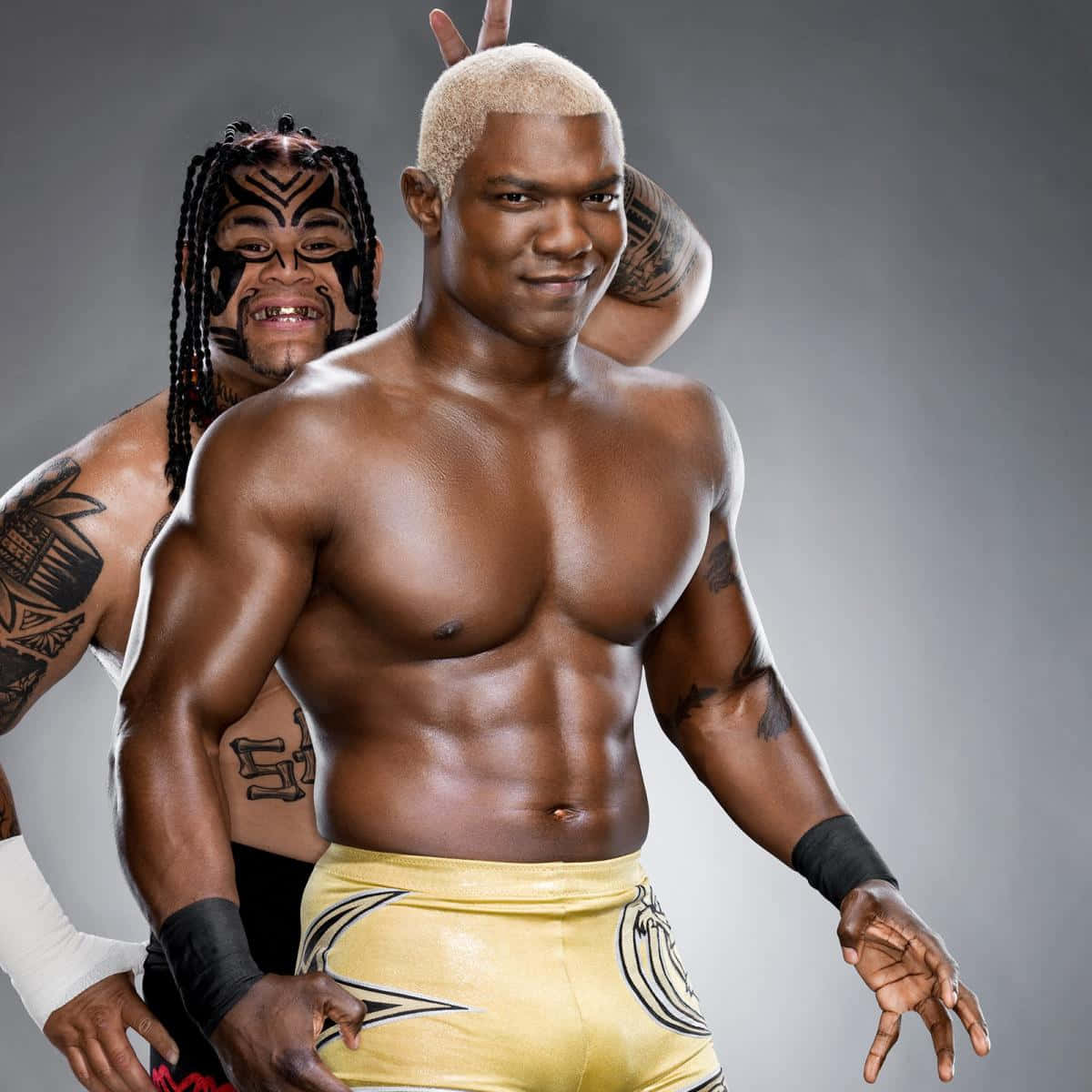 Wwe Superstar Shelton Benjamin Posing With Umaga Background