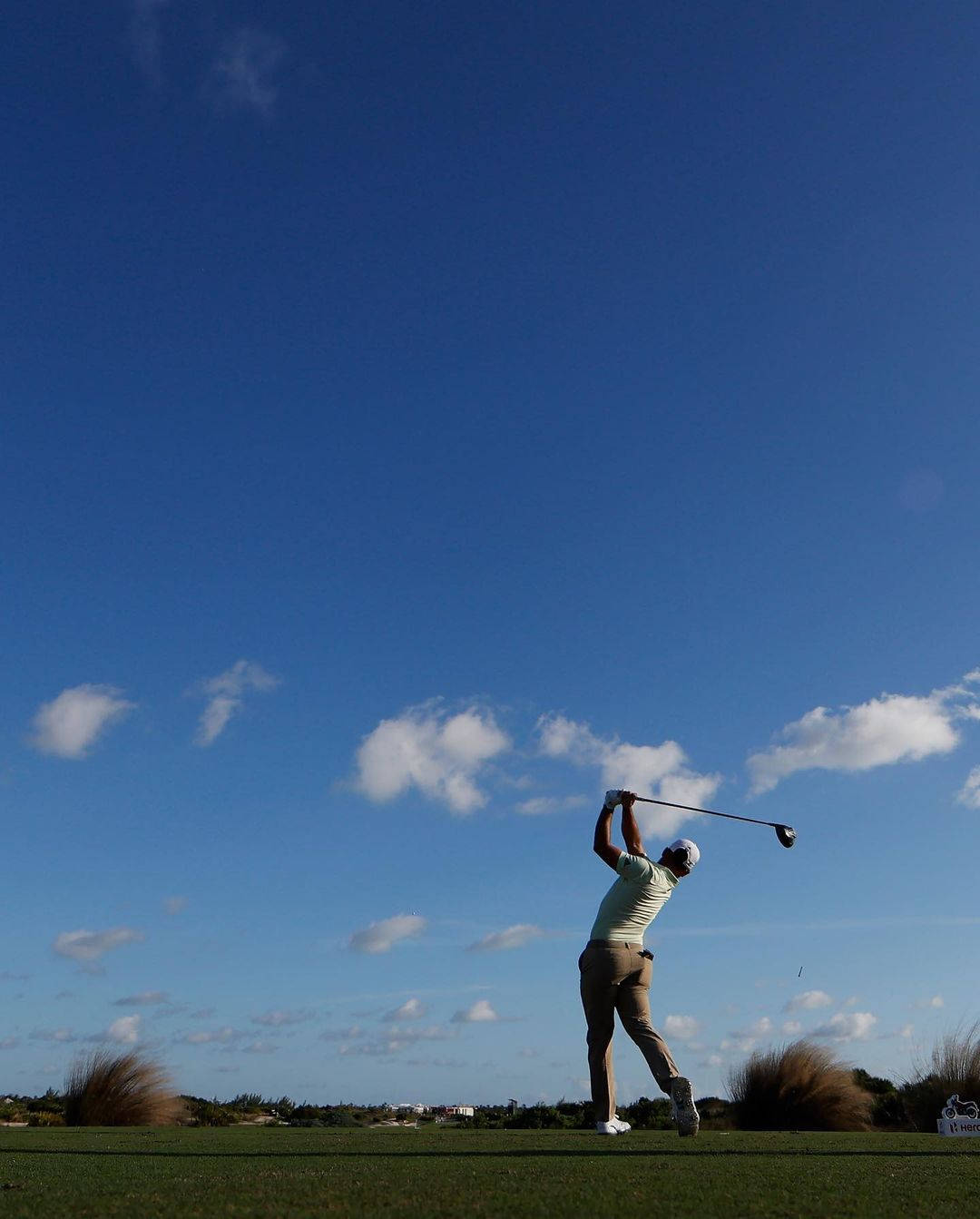 Xander Schauffele Perfect Swinging Form Background