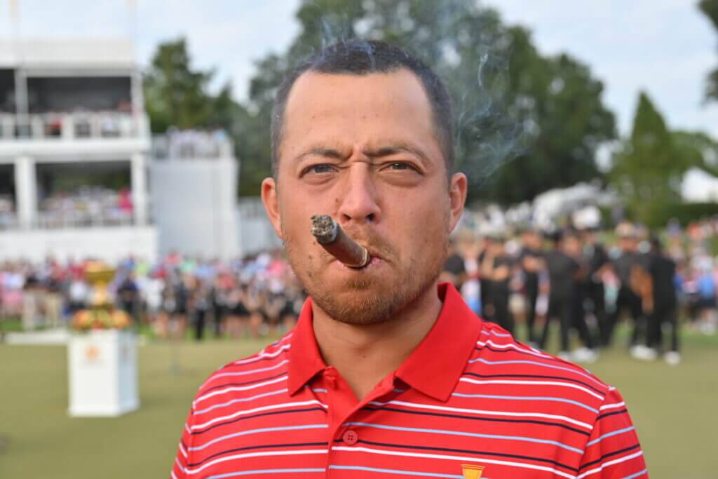 Xander Schauffele Smoking