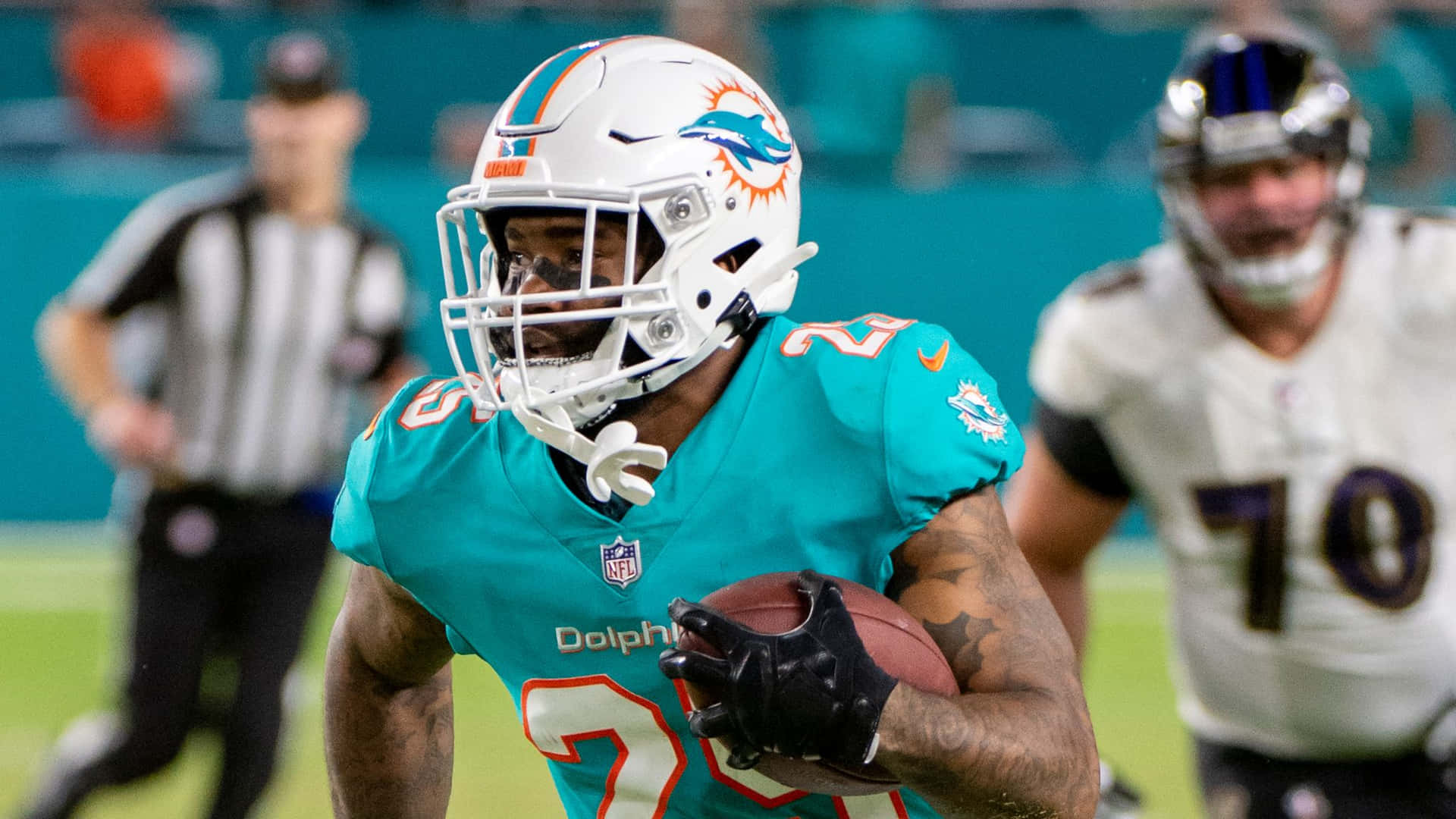 Xavien Howard Football Action Shot Background