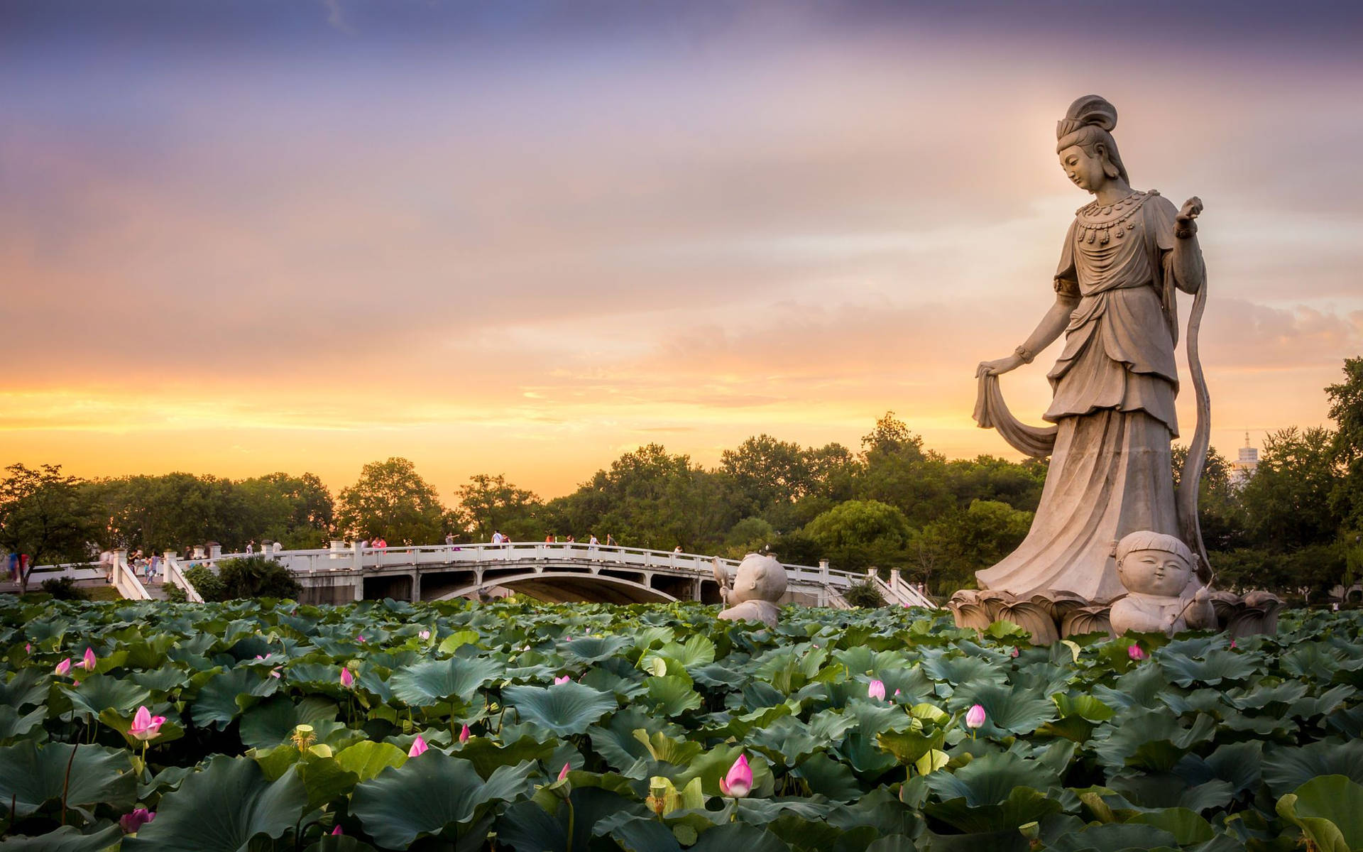 Xuanwu Lake Statues Background