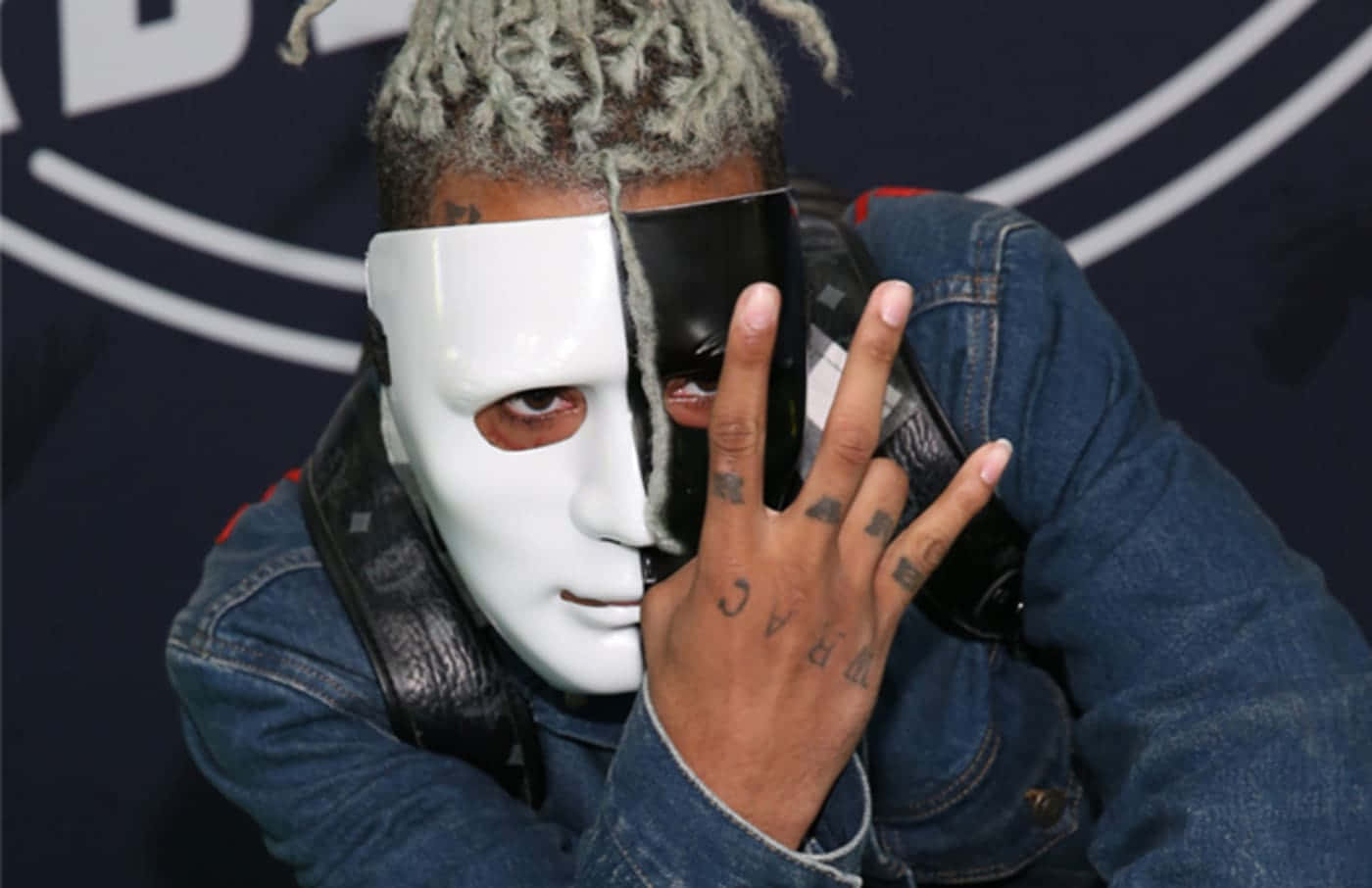 Xxxtentacion Pfp White And Black Mask