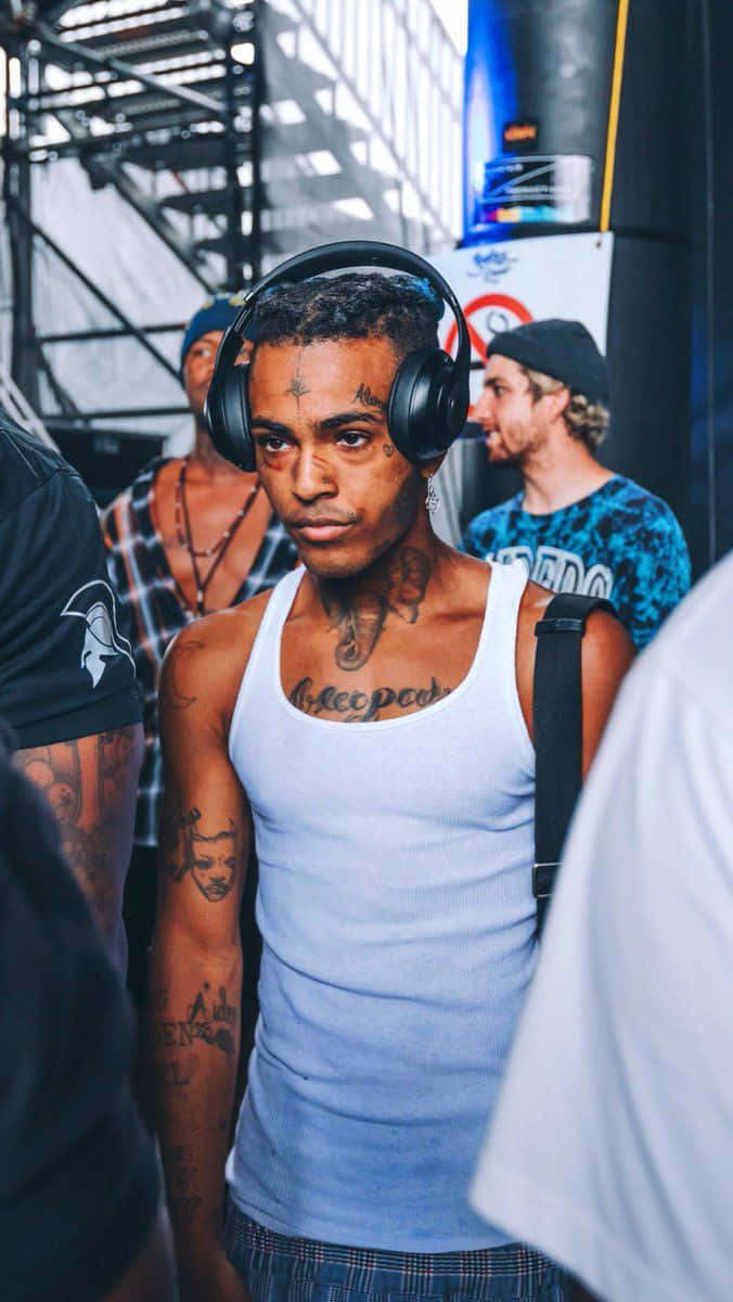 Xxxtentacion Sporting Bright Blue Hair Background
