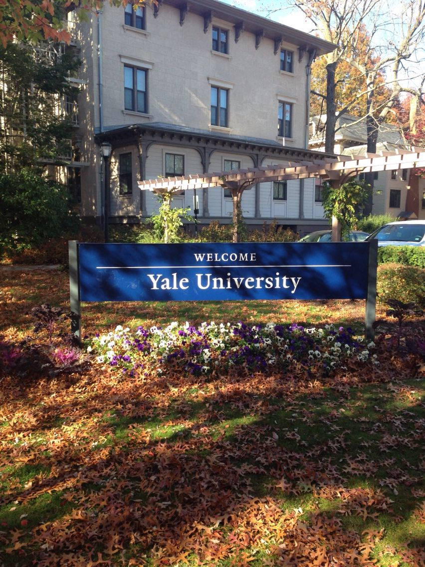 Yale University Welcome Sign Background