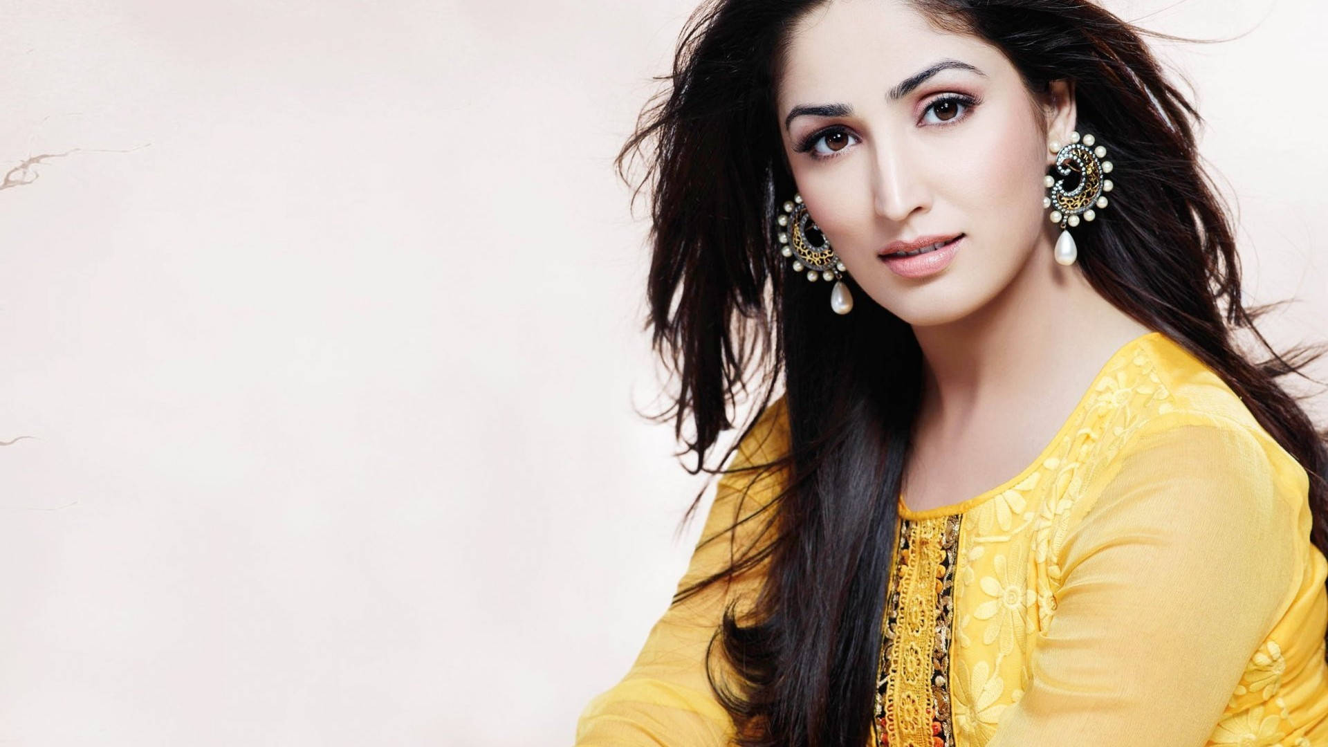 Yami Gautam Bollywood Hd Photo Background