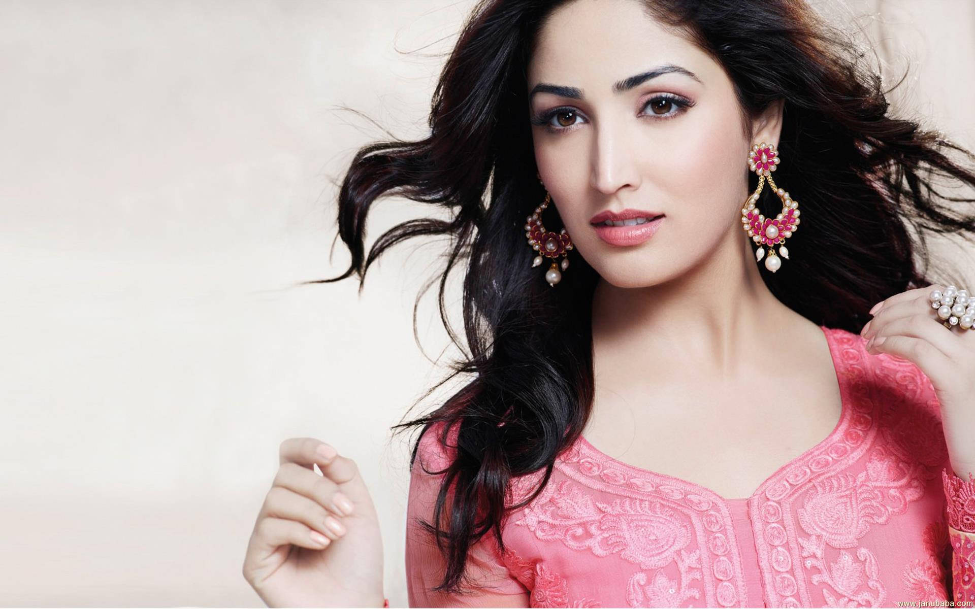 Yami Gautam Pink