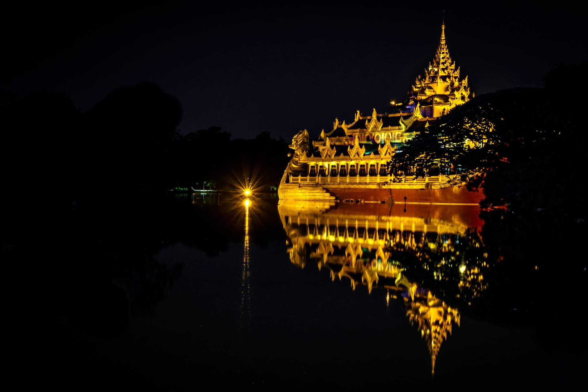 Yangon Karaweik Palace Evening Background