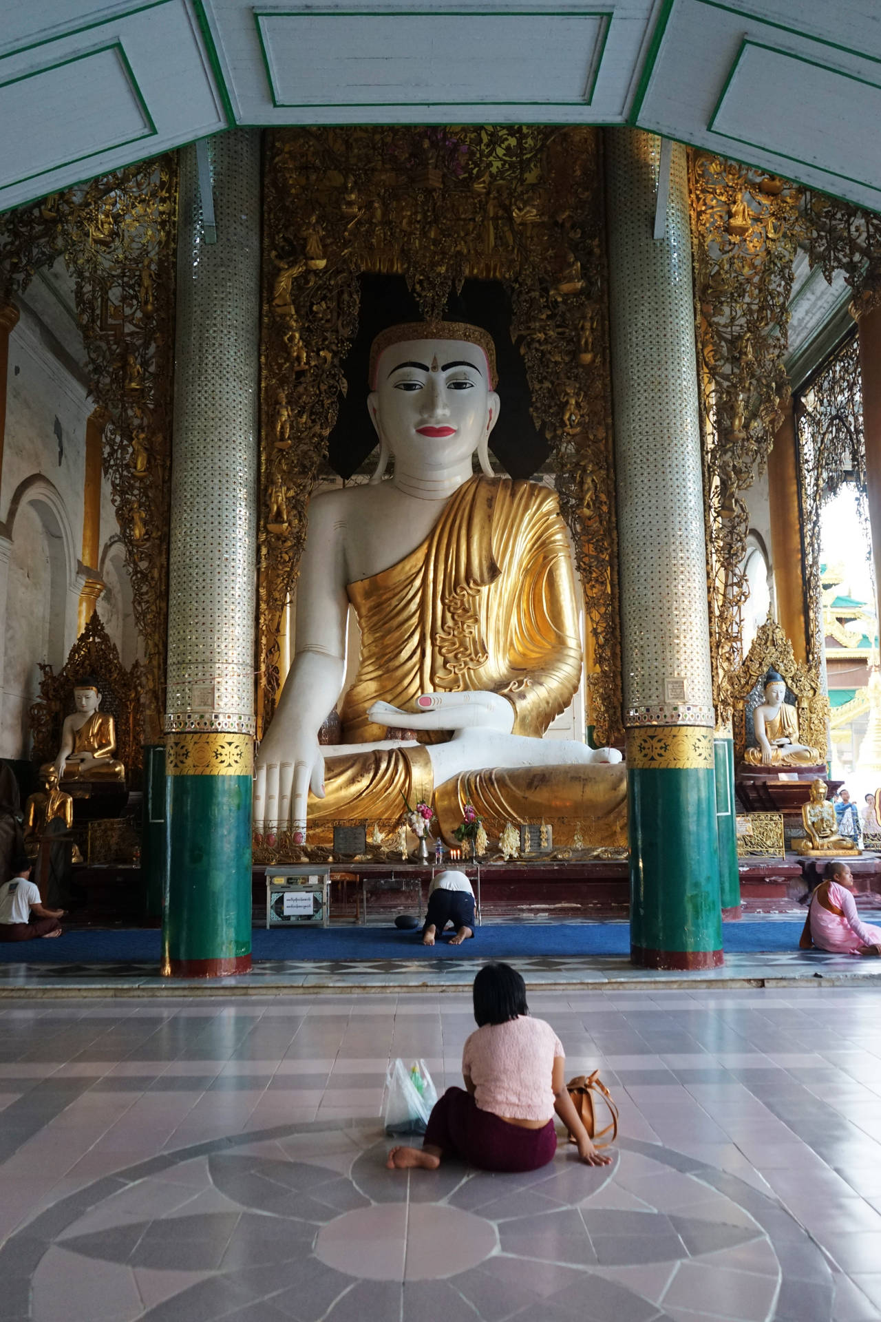Yangon Shwedagon Buddha Background