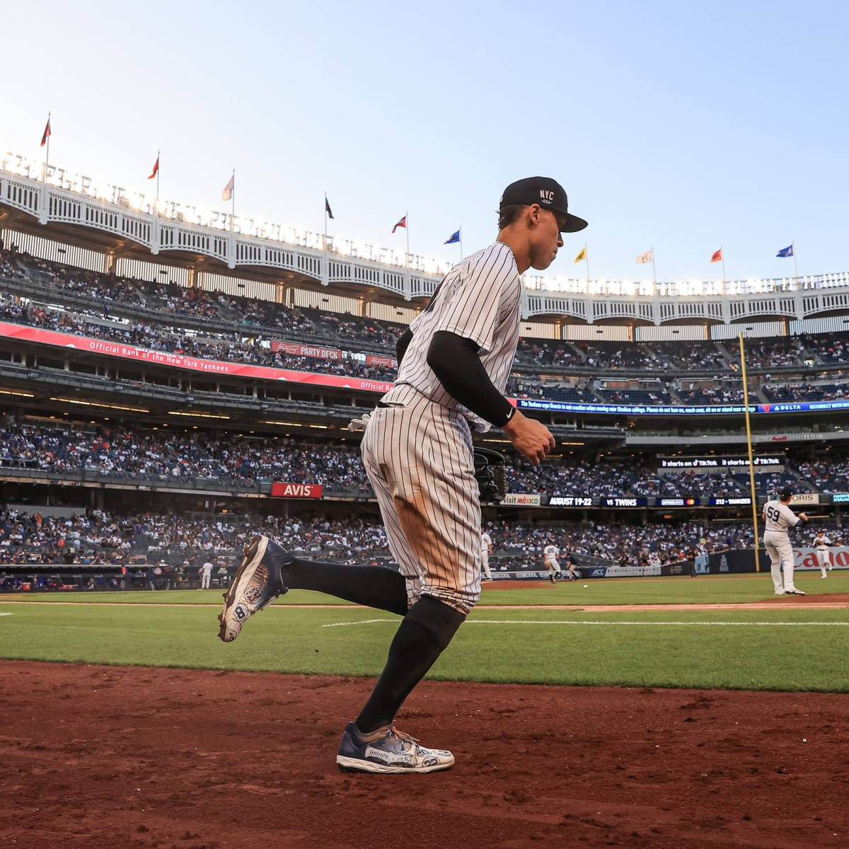 Yankees Player Running Background