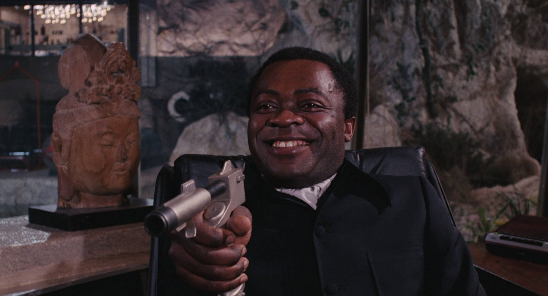 Yaphet Kotto As James Bond Villain Background