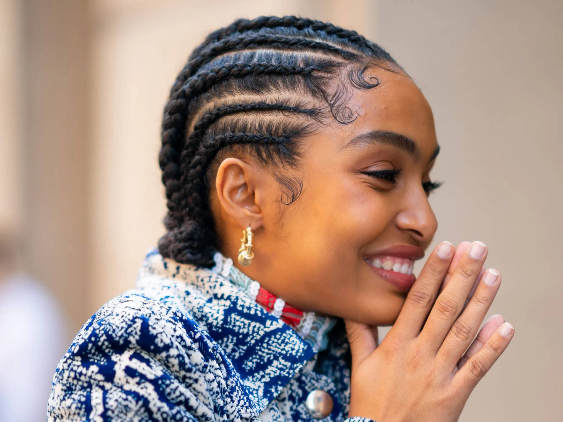 Yara Shahidi With Braids Background