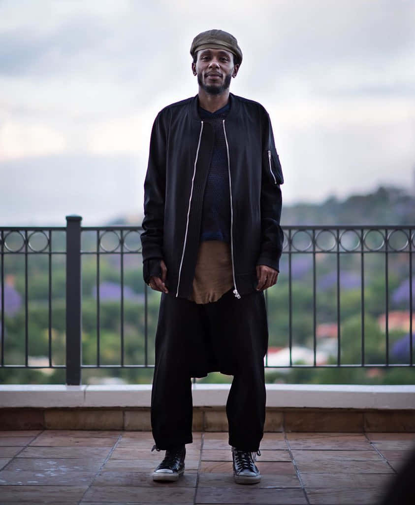 Yasiin Bey On Stage Background