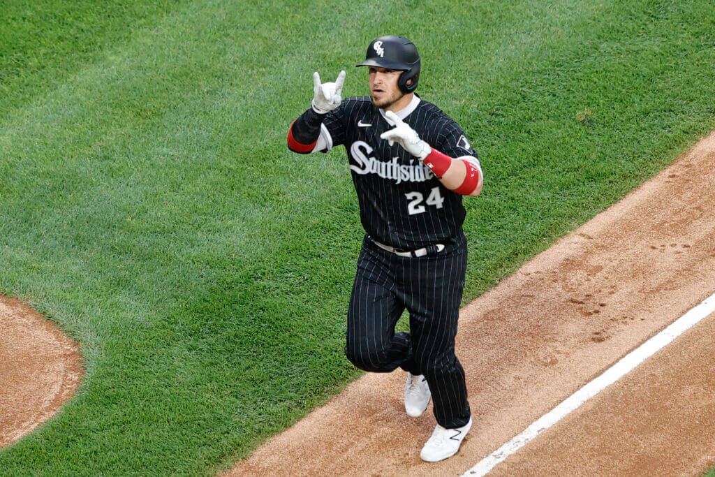 Yasmani Grandal Running Between Bases