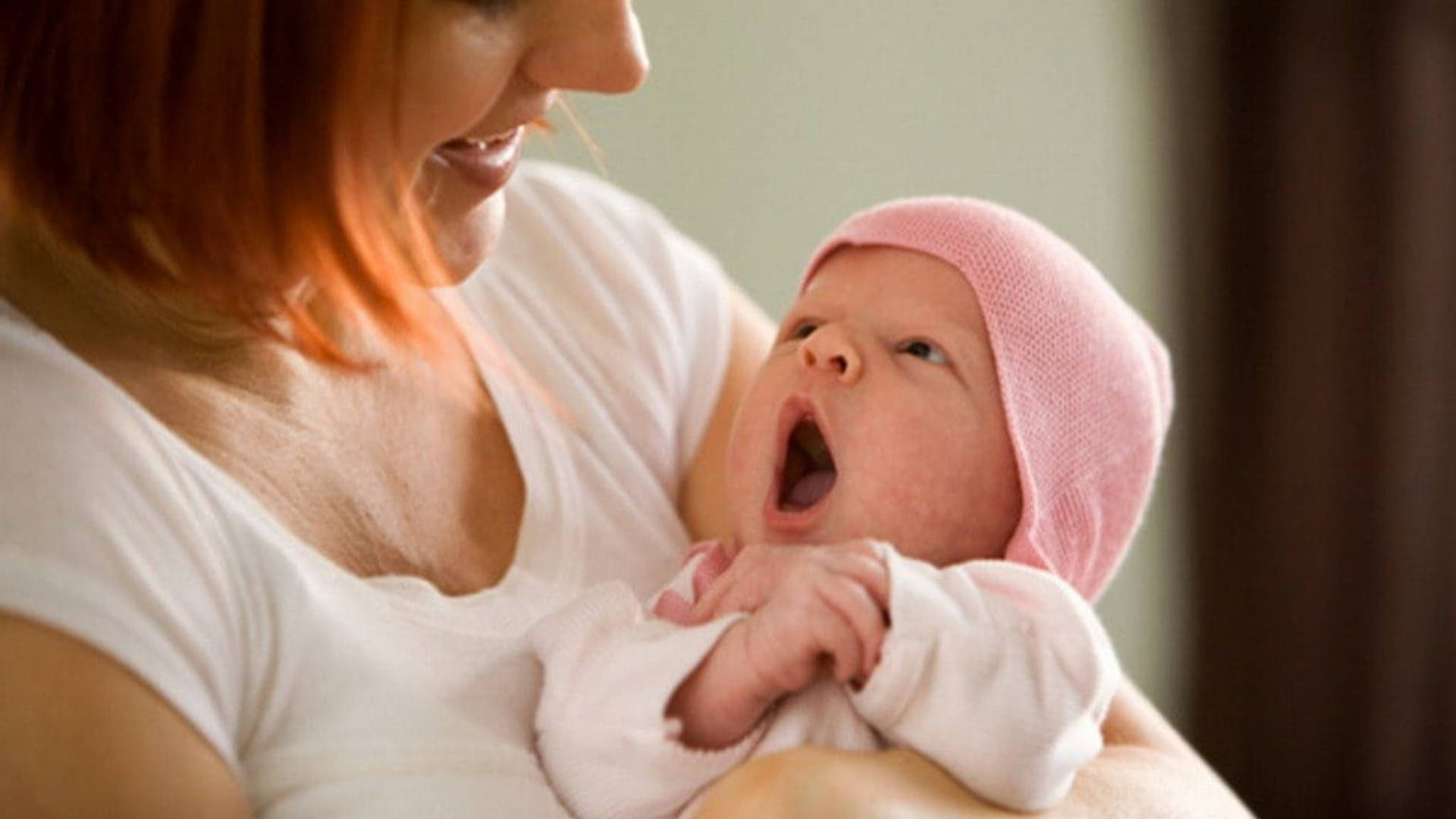 Yawning Baby Love With Mother Background