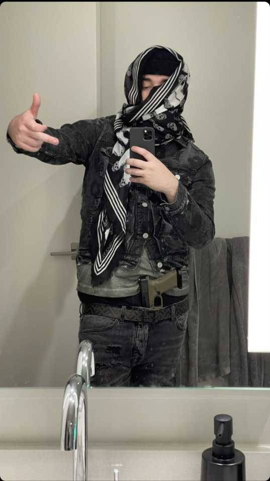 Yeat Mirror Selfie With Gun Background