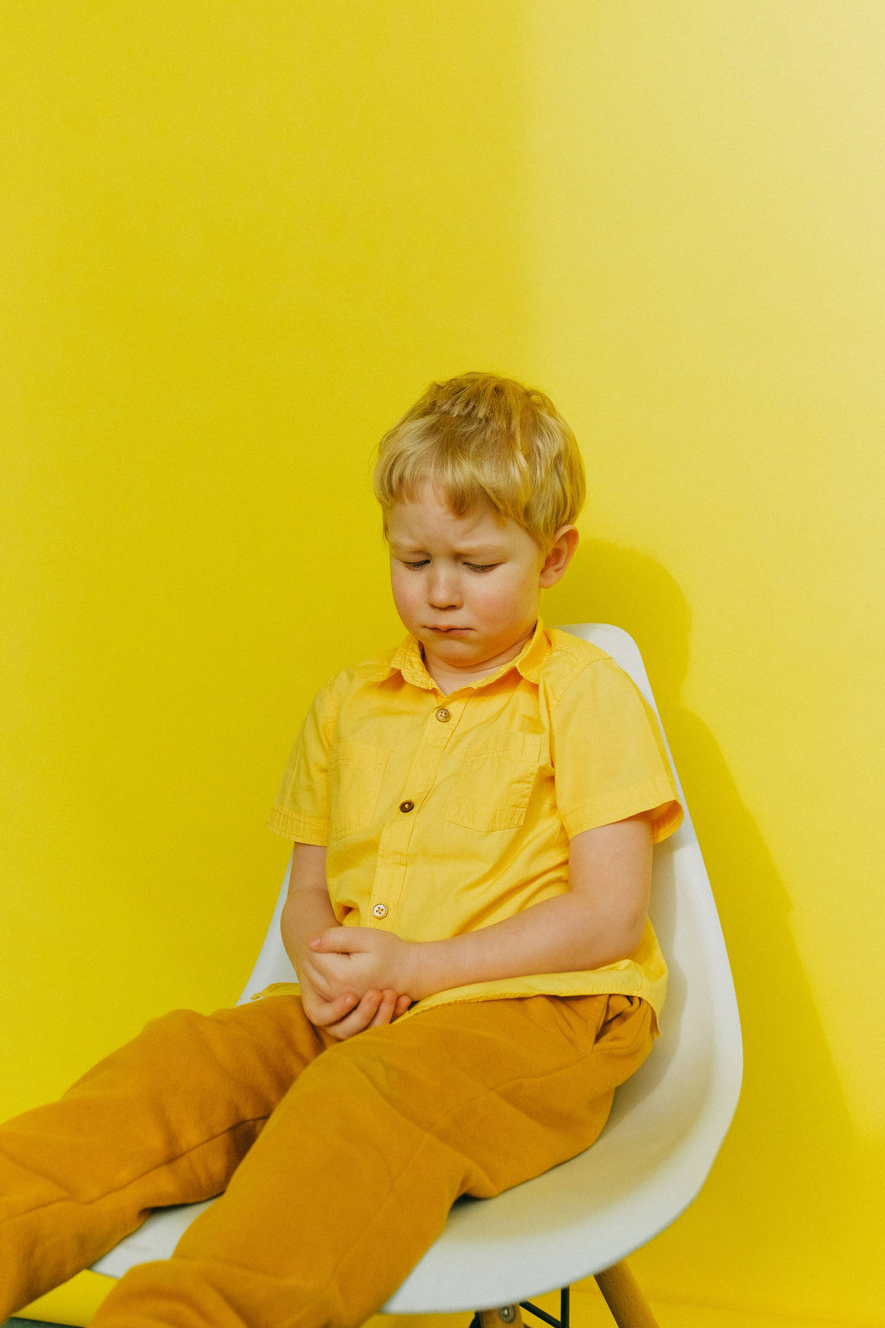 Yellow Aesthetic Crying Sad Boy Background