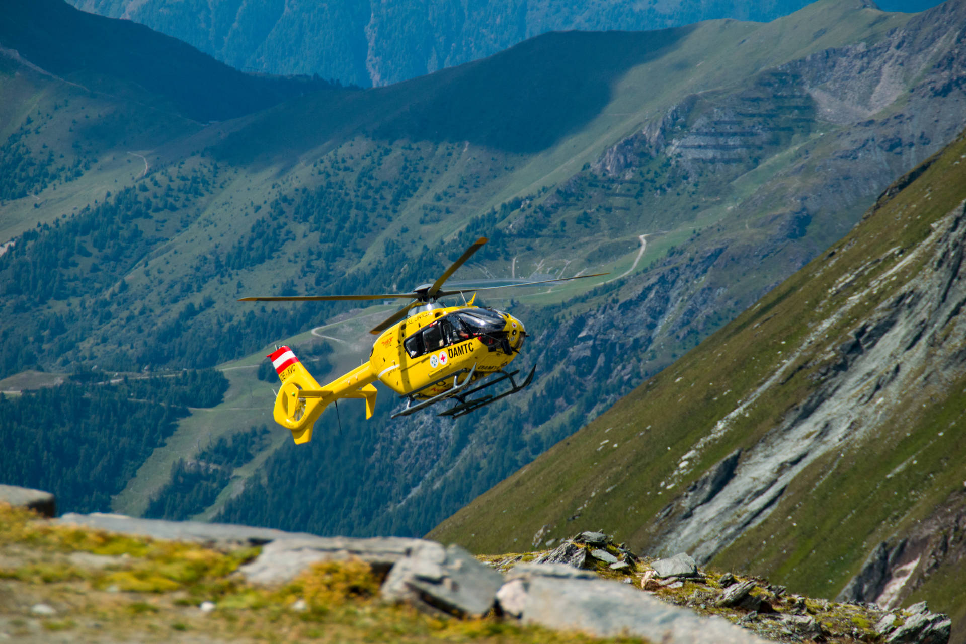 Yellow Helicopter 4k Background