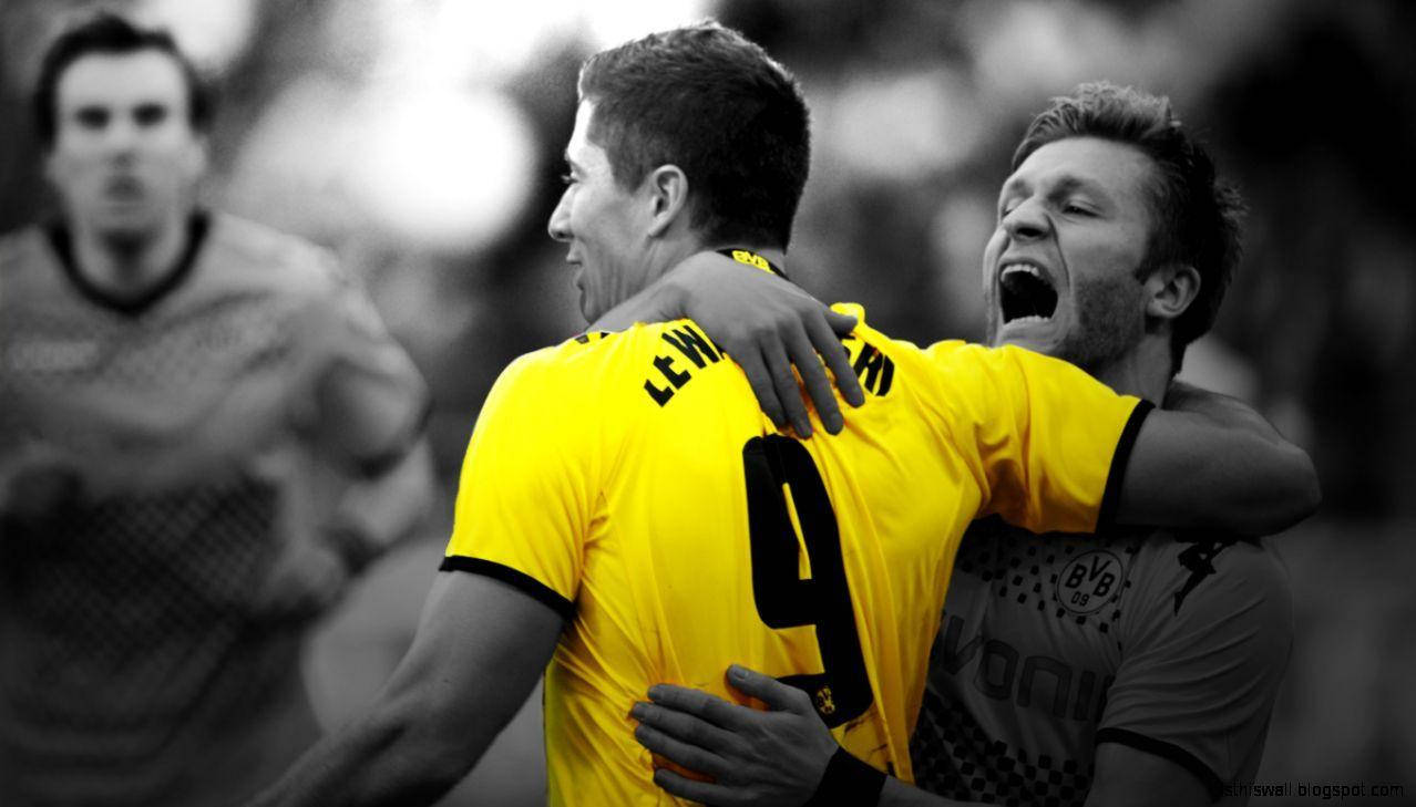 Yellow Highlight Robert Lewandowski Background