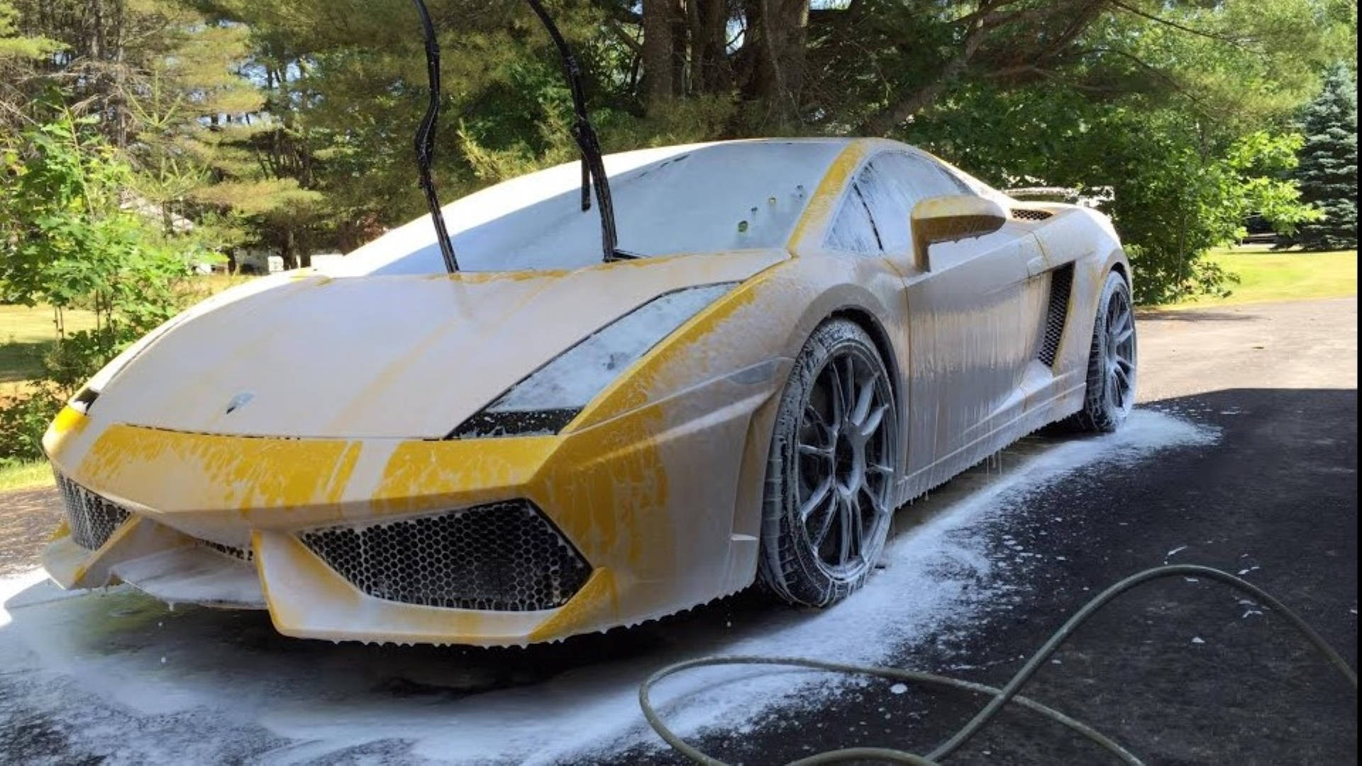 Yellow Lamborghini Car Wash Time Background