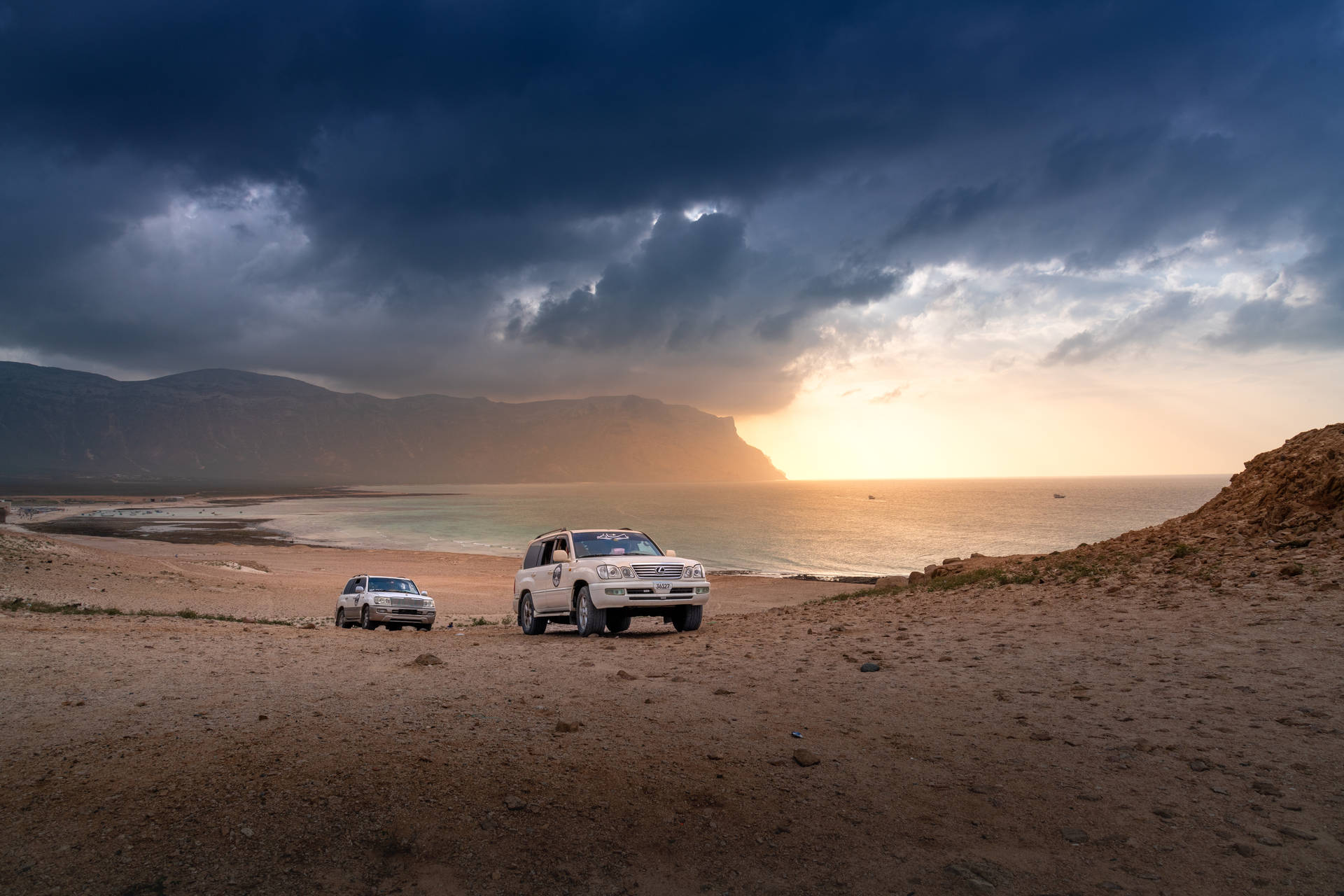Yemen Landscape Drive Background