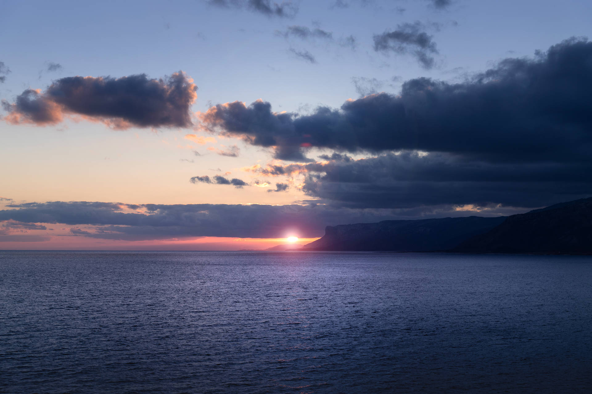 Yemen Ocean And Sunset Background
