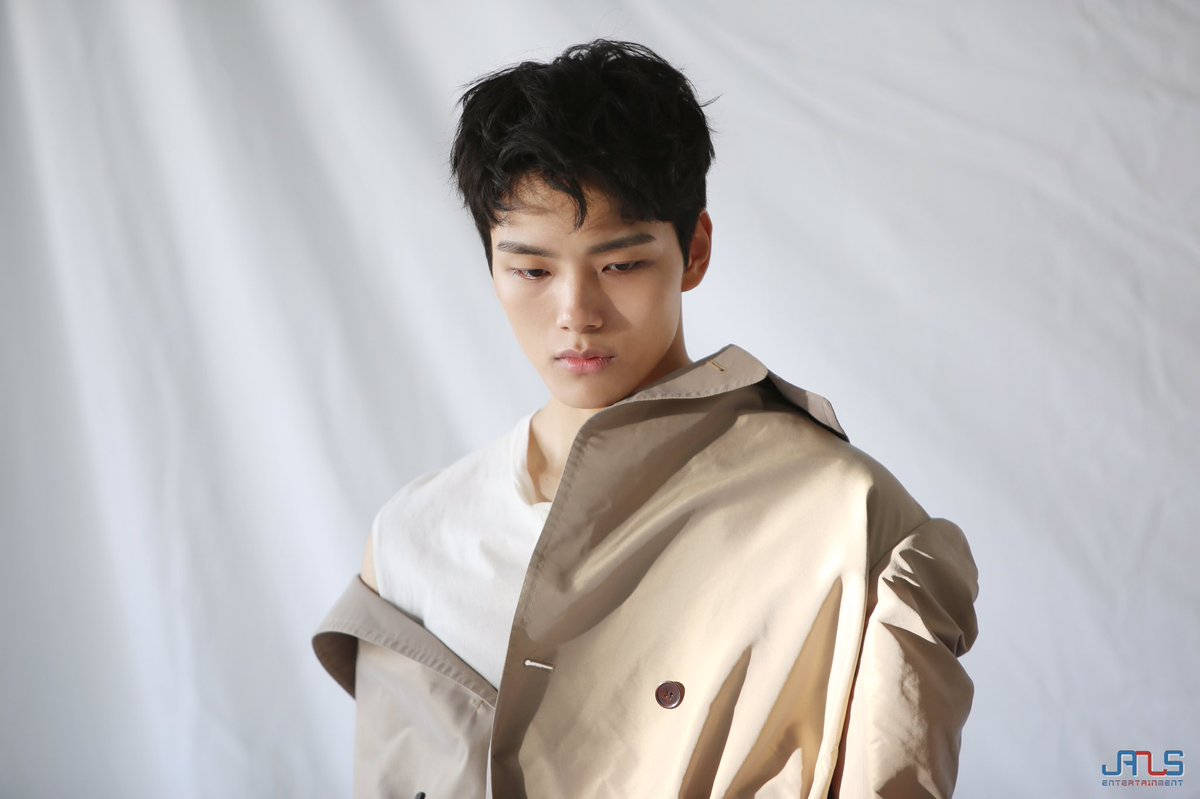 Yeo Jin Goo Looking Sharp In A Janus Entertainment Photoshoot Background