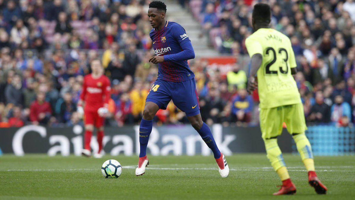 Yerry Mina Chasing The Ball Background