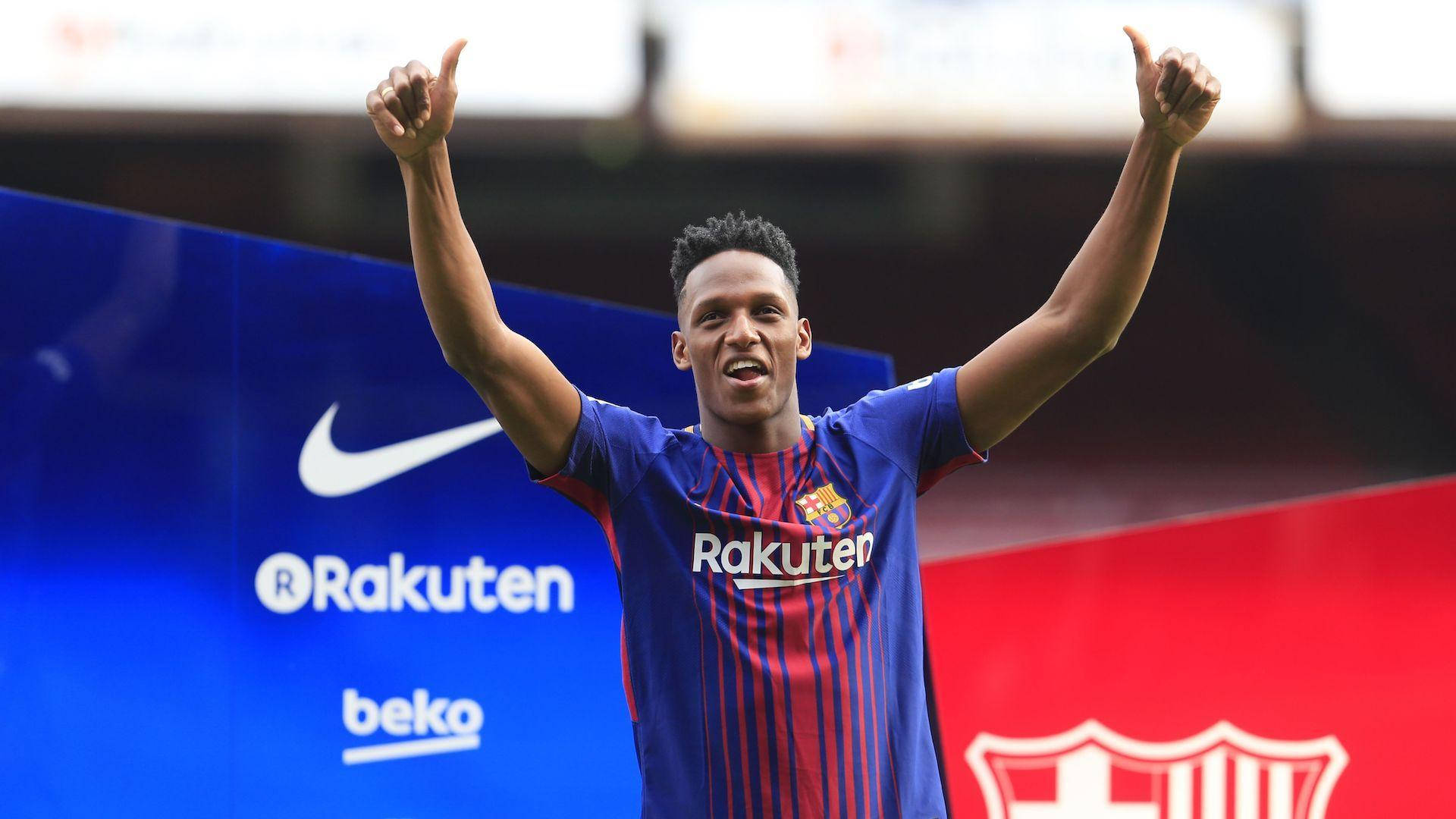 Yerry Mina Giving Two Thumbs Up Background