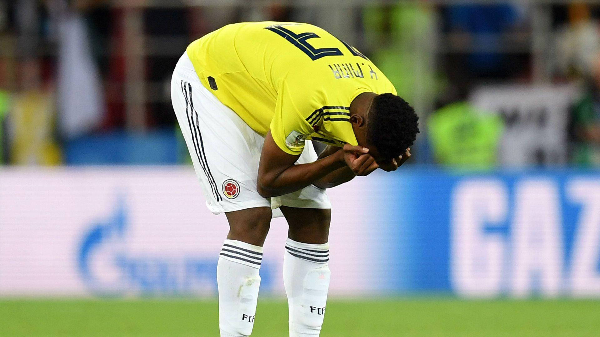 Yerry Mina Hunched Over