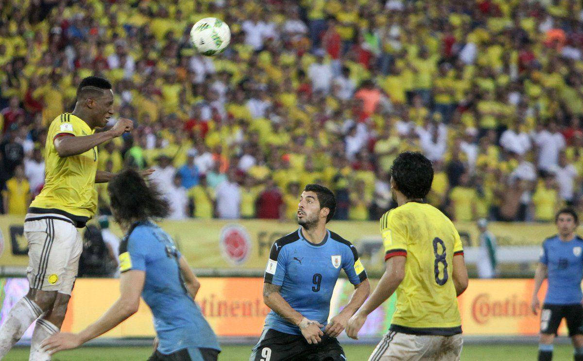 Yerry Mina Jumping For The Ball Background