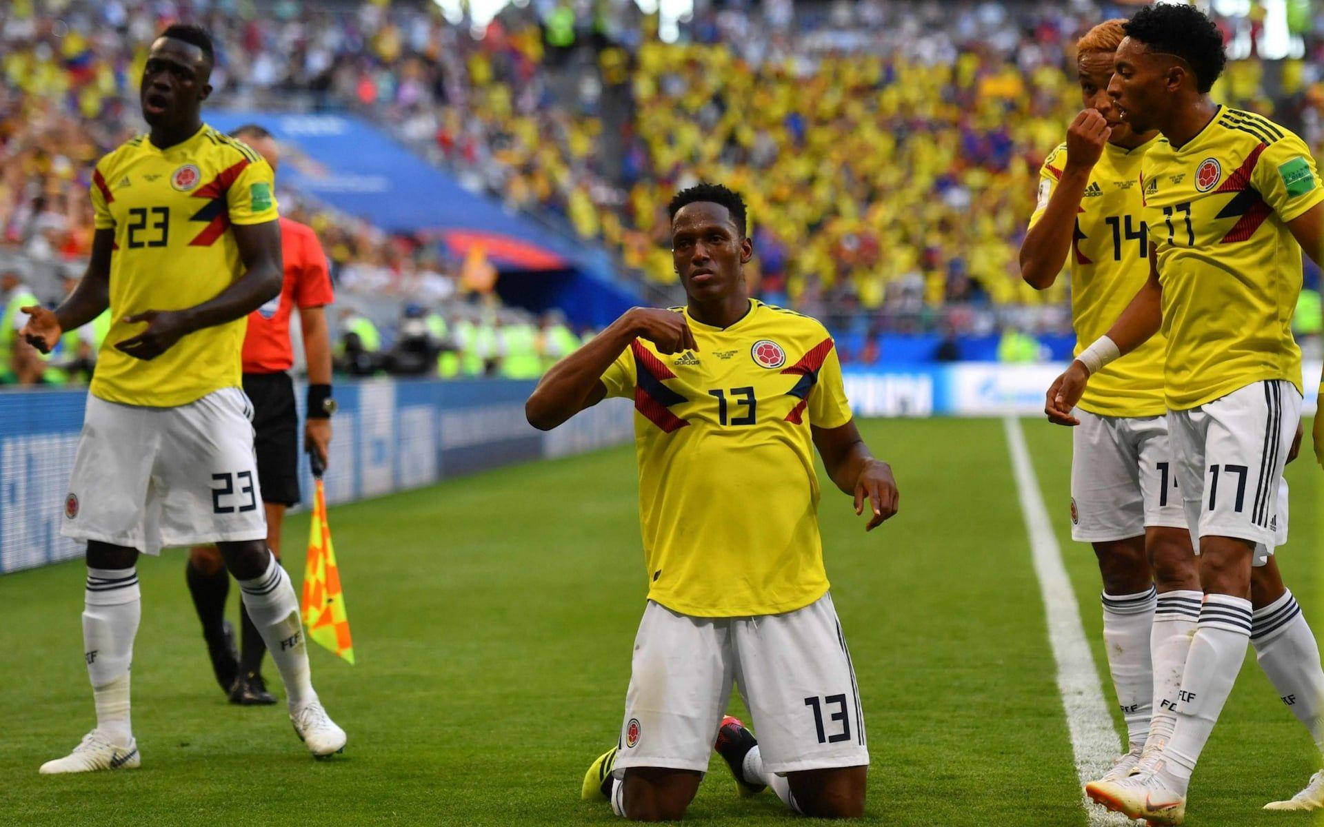 Yerry Mina Kneeling