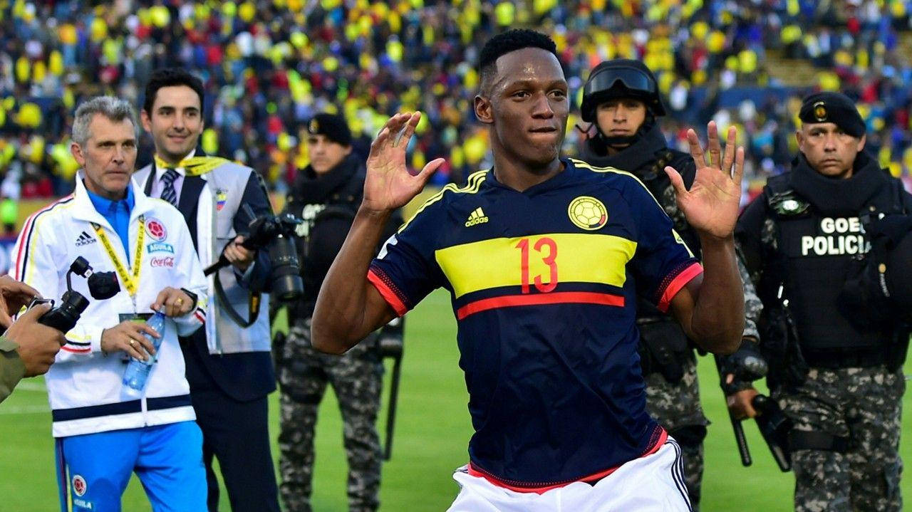 Yerry Mina Raising His Hands Background