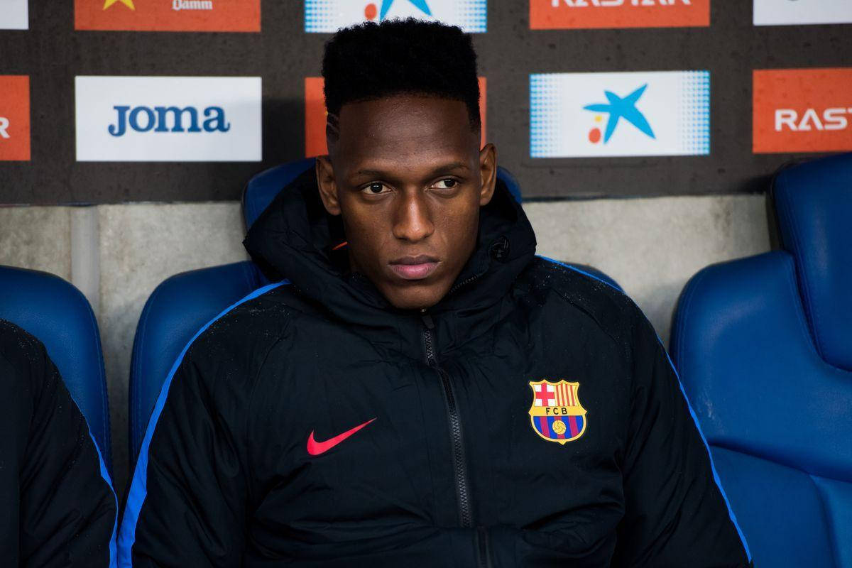 Yerry Mina Sitting Down Background