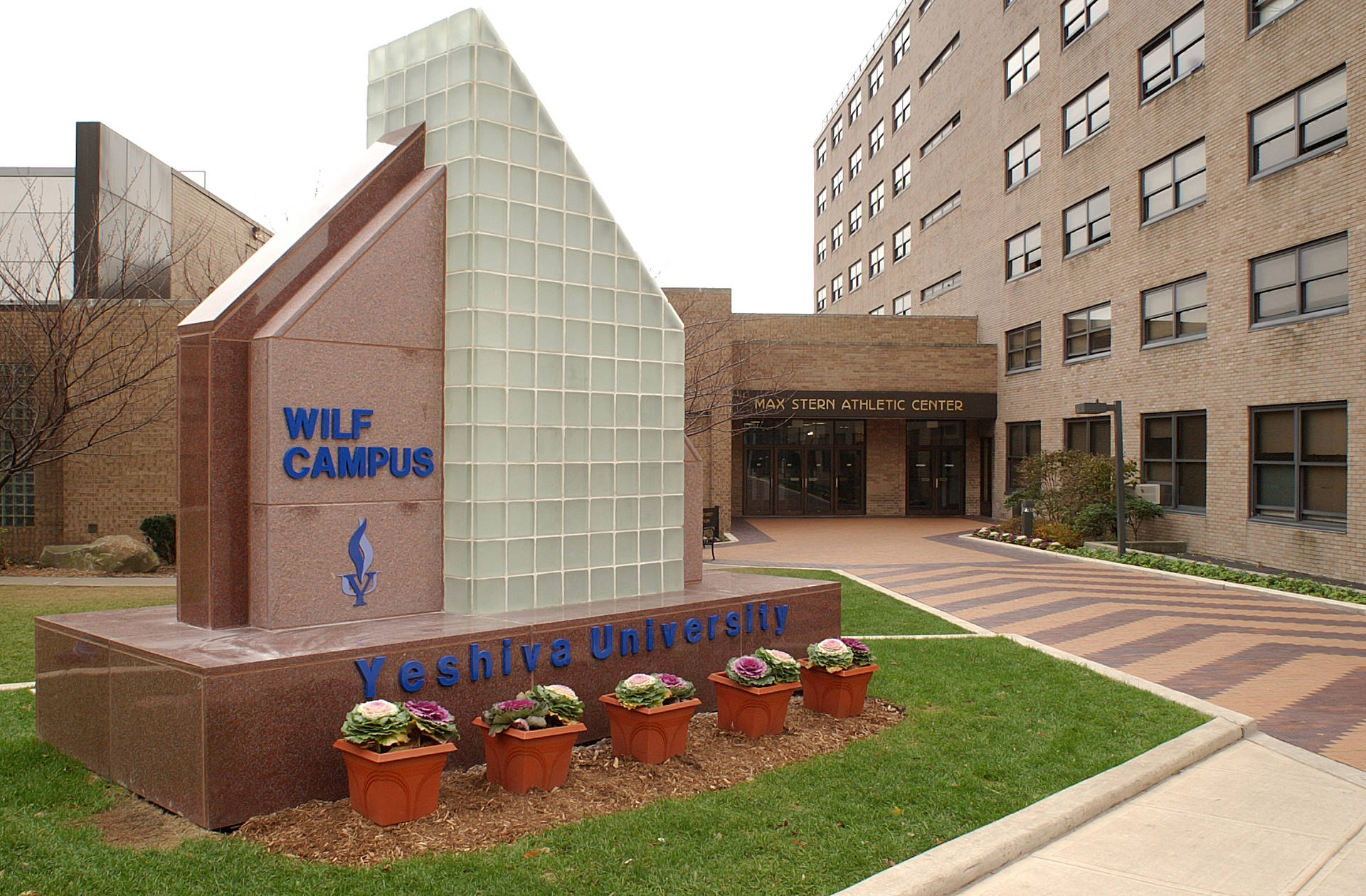 Yeshiva University Monument And Center Background