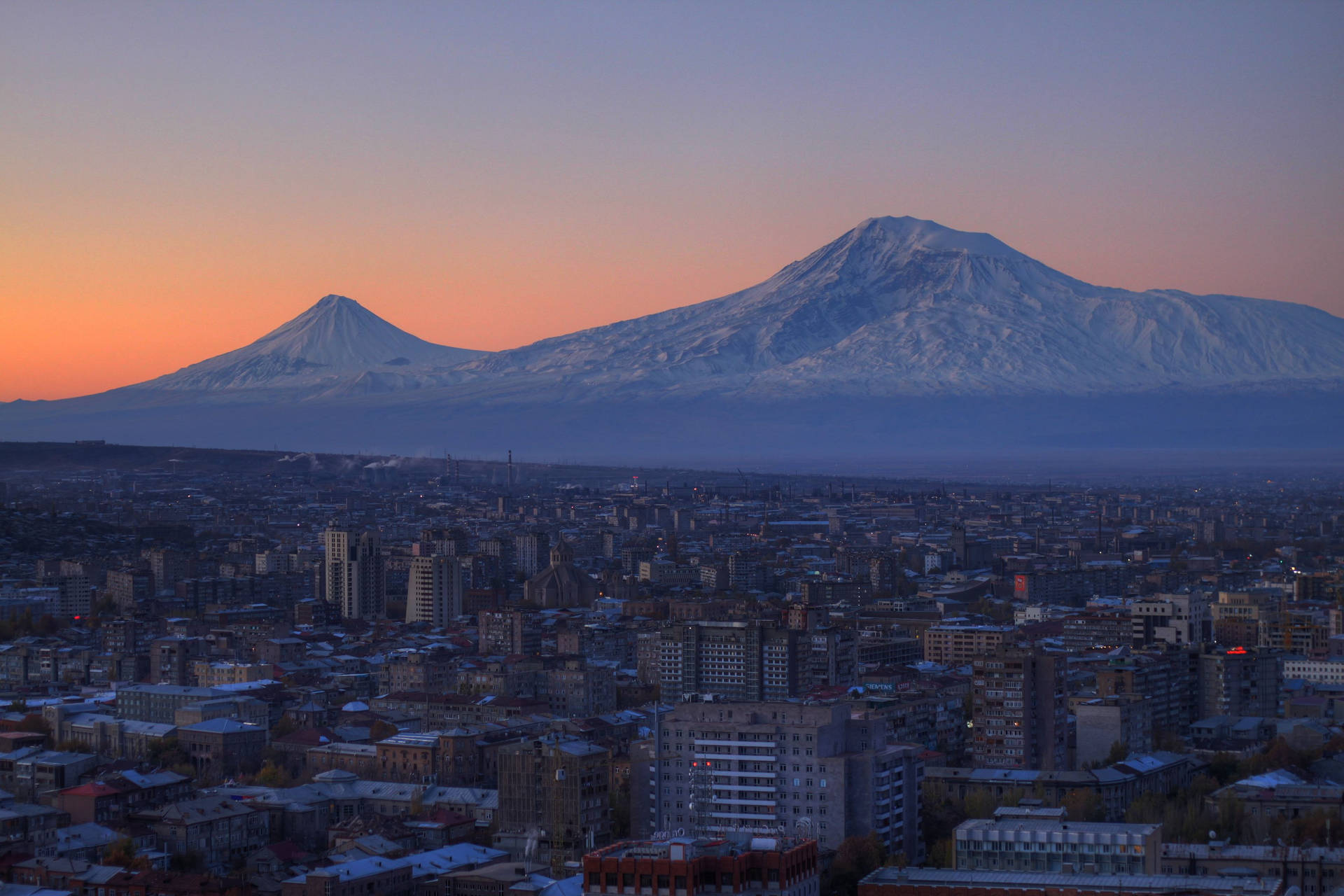 Yevrevan's Mountains Background