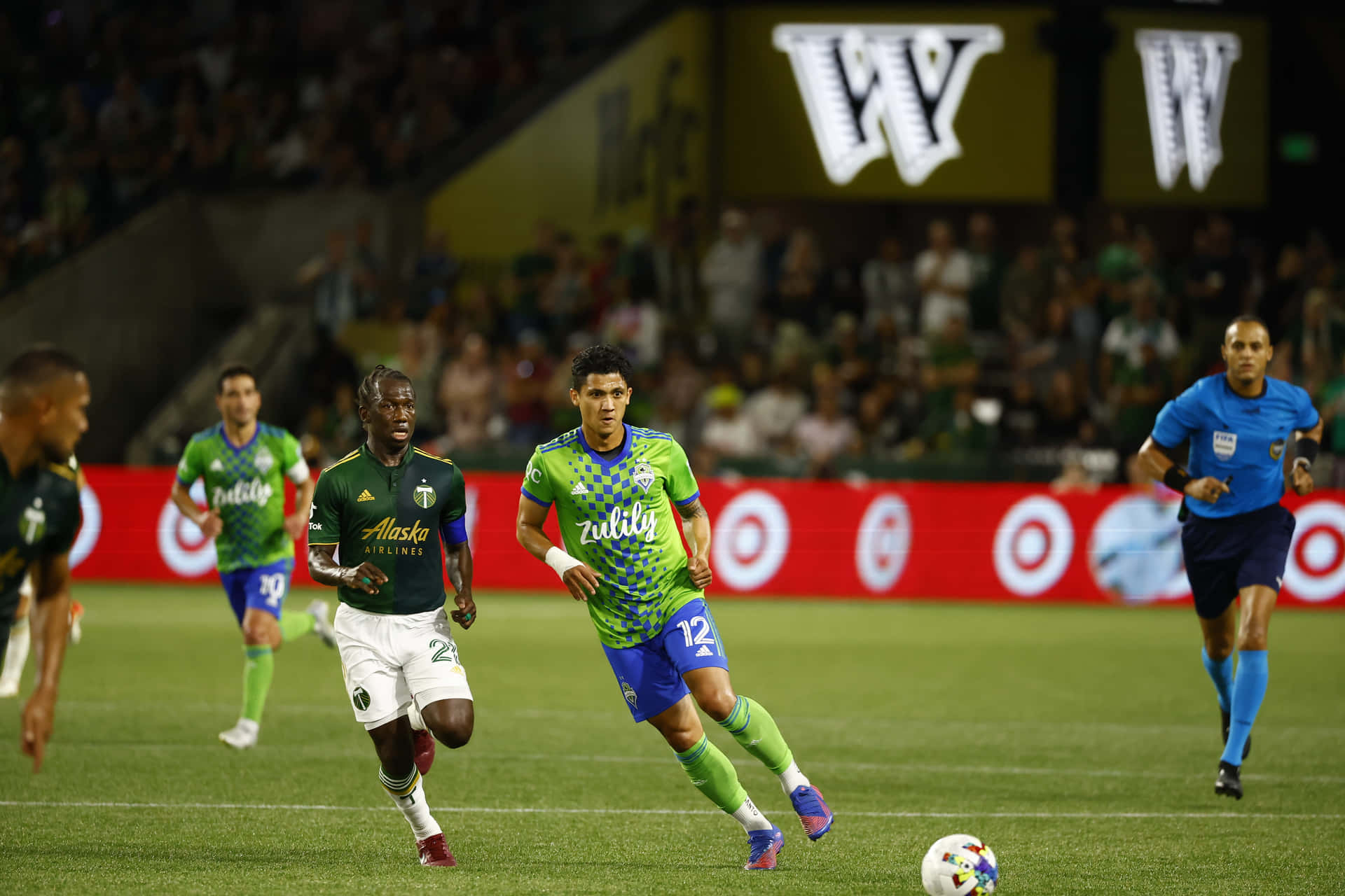 Yimmi Chara In Action During Football Match 2022 Background