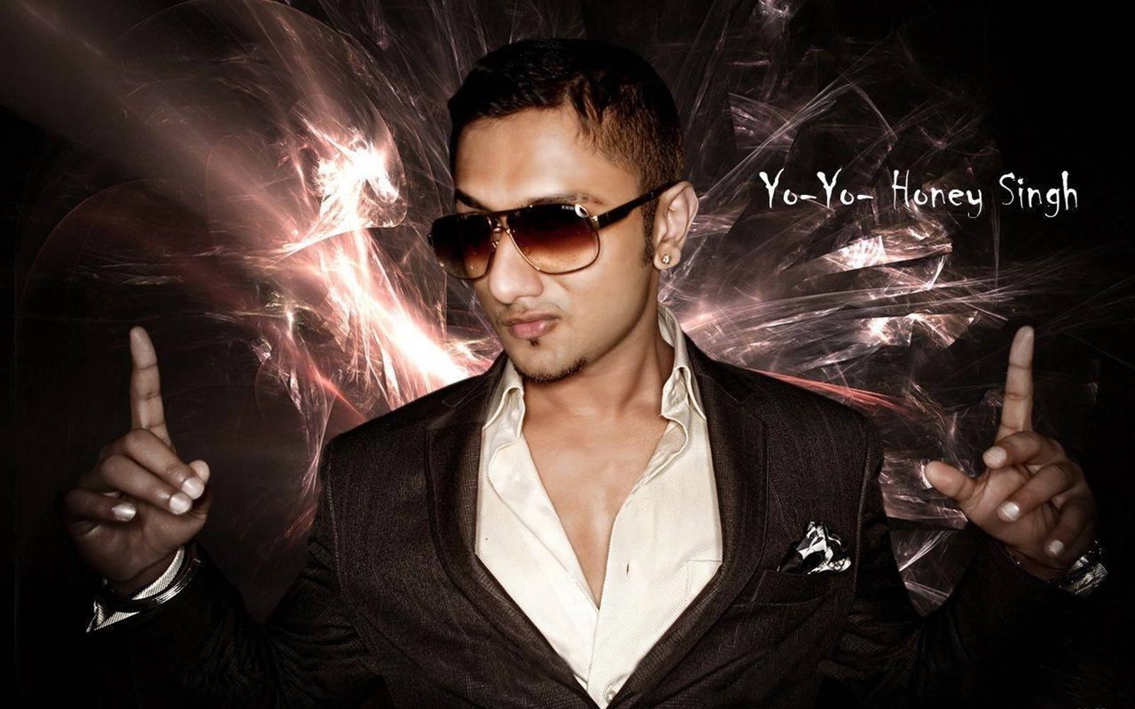Yo Yo Honey Singh - The Music Superstar On Stage Background