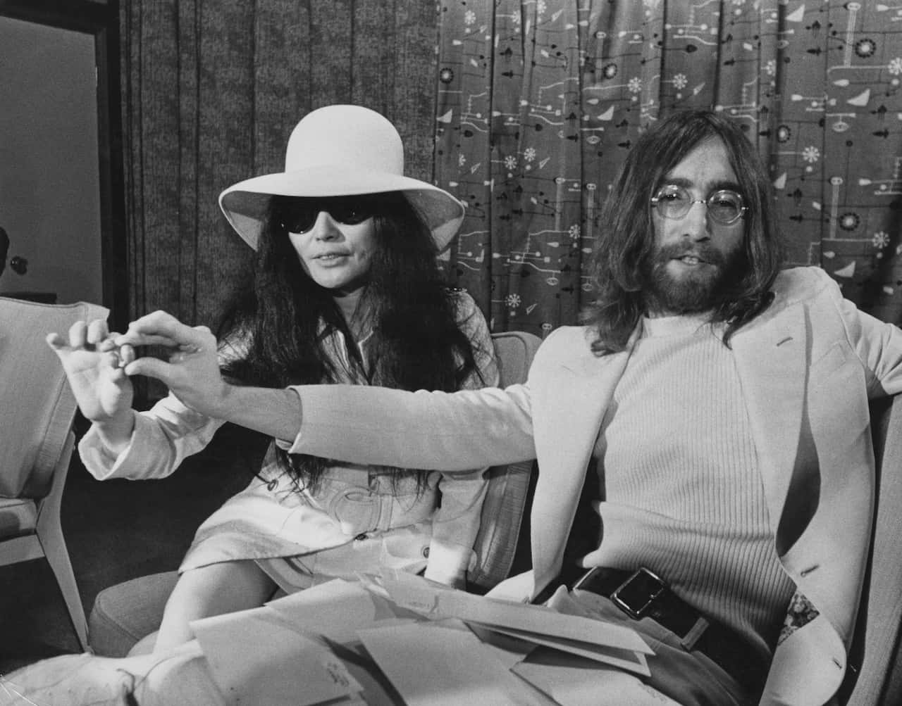 Yoko Ono John Lennon Holding Hands Background